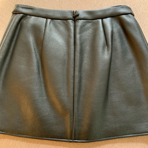 🖤BCBGMaxAzria faux mini leather skirt - Picture 6 of 6